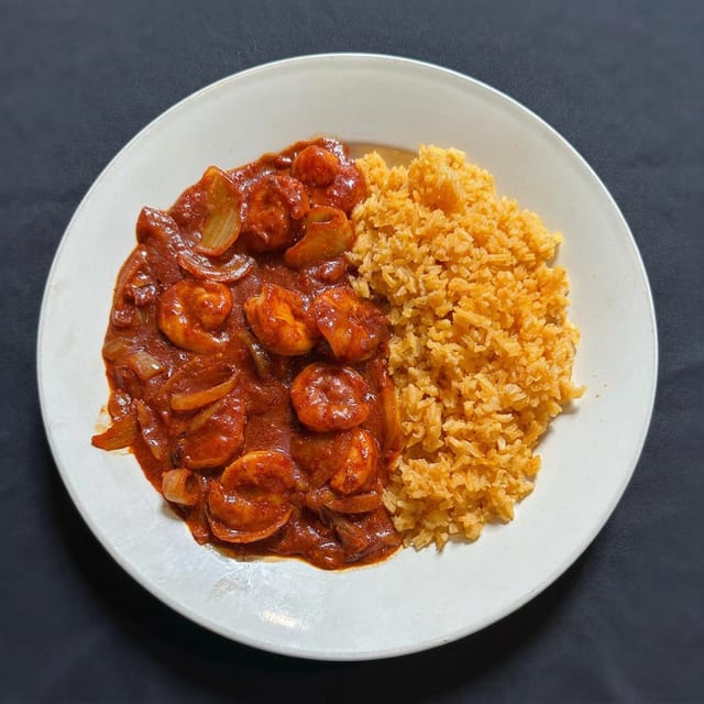 Camarones A La Diabla (spicy).